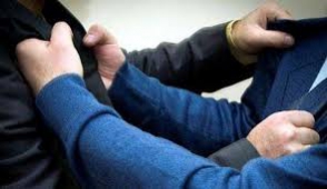 Ծաղկամանով և շշով հարվածել է դեմքին և գլխին